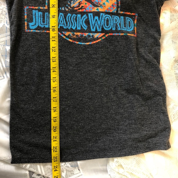 🦕 Jurassic World tee [used] - Picture 7 of 8